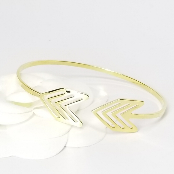 Chic Arrow Open Cuff Bracelet NEW - Picture 1 of 11